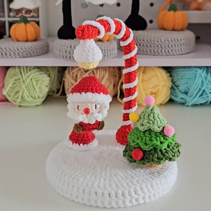 Santa's Christmas Wonderland Crochet Pattern