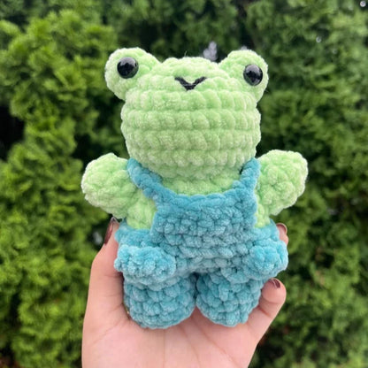Frog in Overall Crochet Pattern