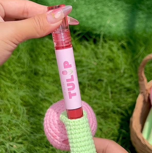 Tulip Kiss Lip Pouch Crochet Pattern