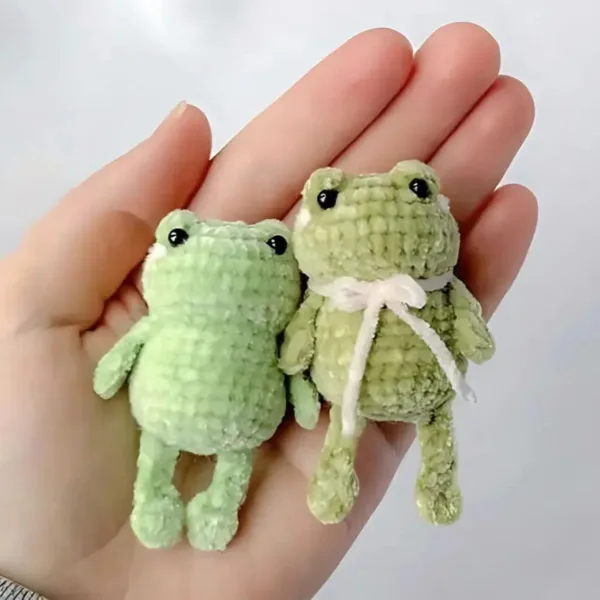 Green Fribbit Frog Crochet Pattern